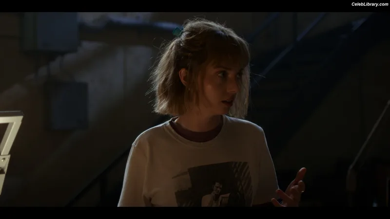 Maya Hawke photo 13 of 851