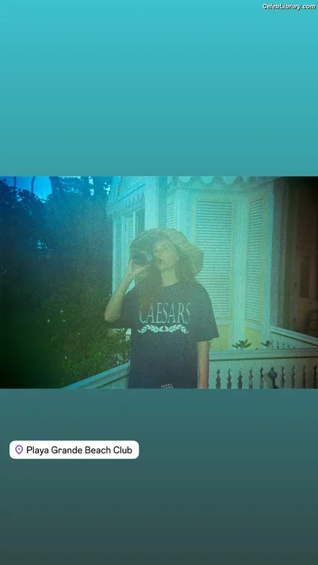 Maya Hawke photo 11 of 851