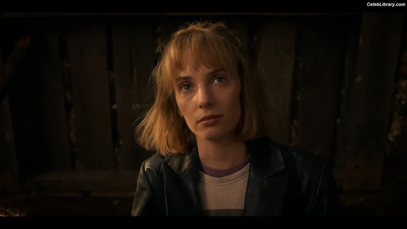 Maya Hawke photo 3 of 851