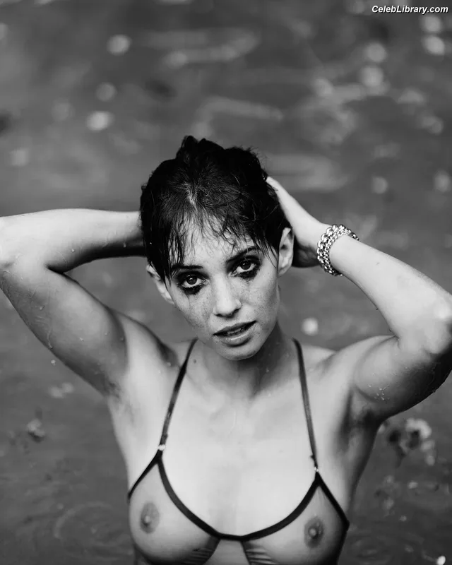 Maya Hawke photo 14 of 851