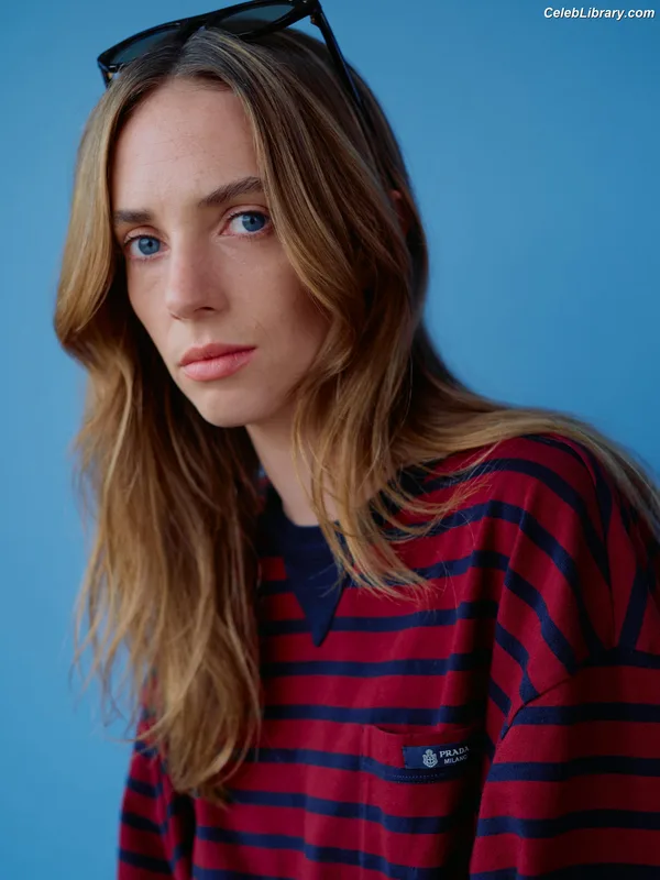 Maya Hawke photo 10 of 851