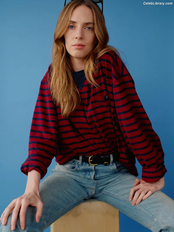 Maya Hawke photo 12 of 851