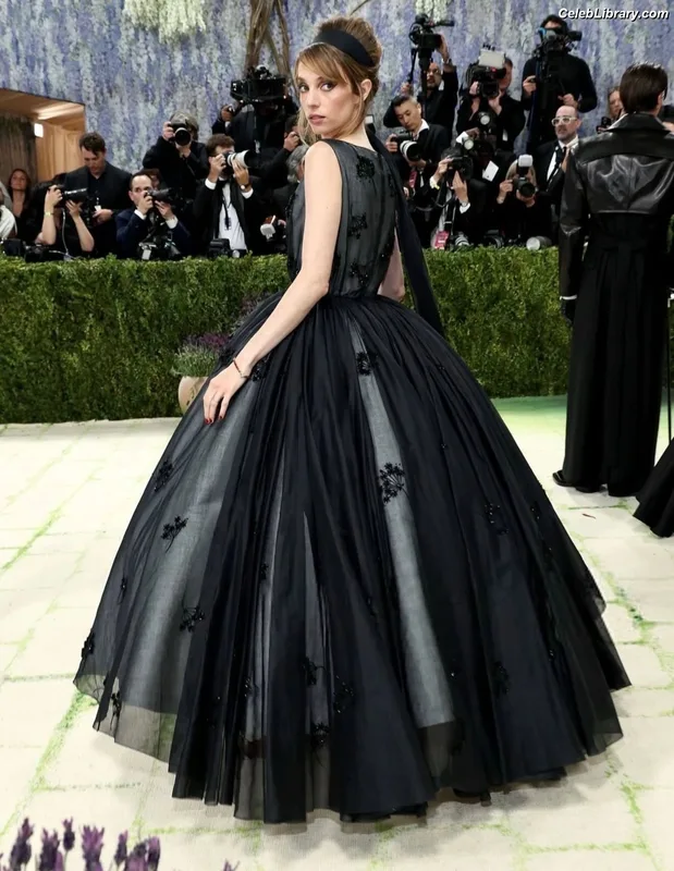 Maya Hawke photo 16 of 851