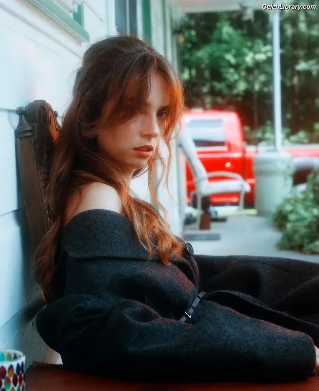 Maya Hawke photo 18 of 851