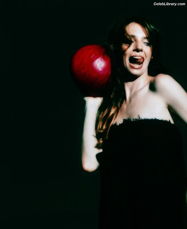 Maya Hawke photo 24 of 851