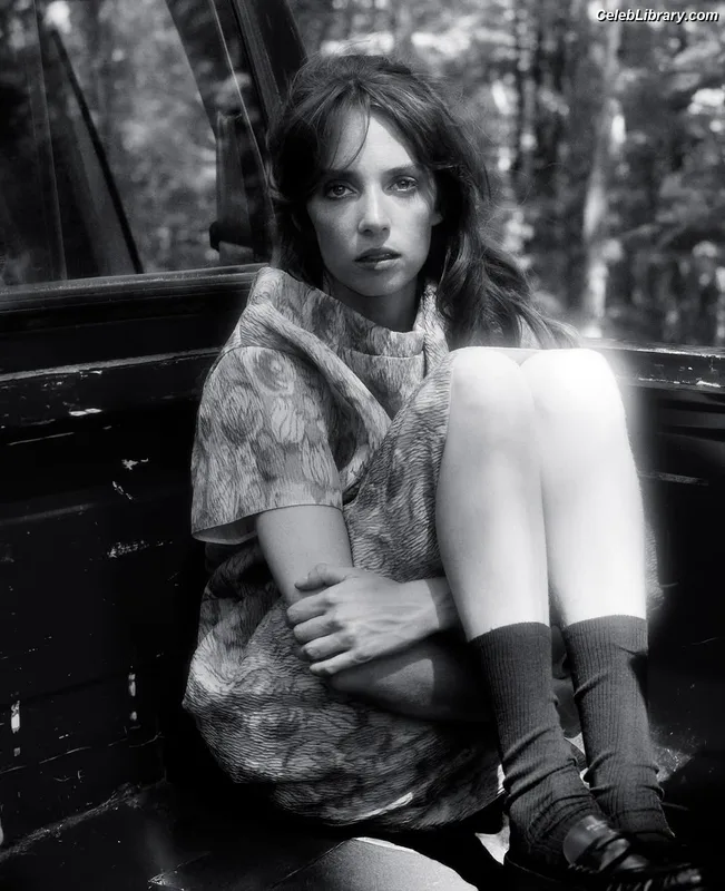 Maya Hawke photo 1 of 851
