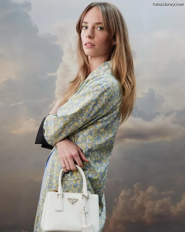 Maya Hawke photo 21 of 851
