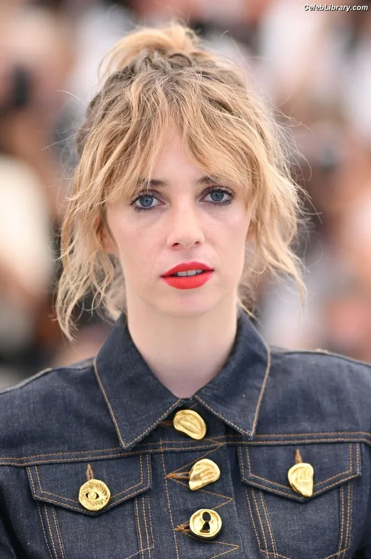 Maya Hawke photo 6 of 851