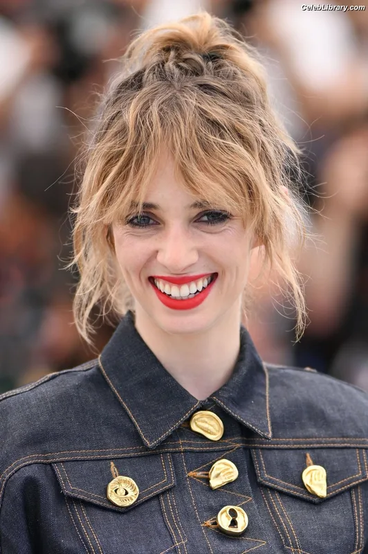 Maya Hawke photo 4 of 851