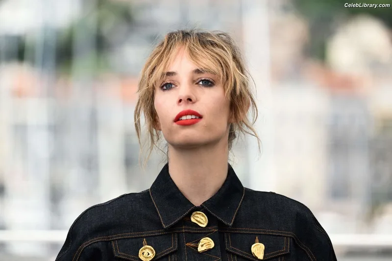 Maya Hawke photo 8 of 851