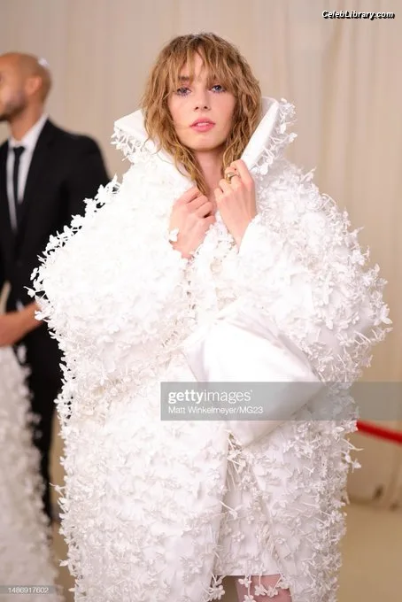 Maya Hawke photo 19 of 851
