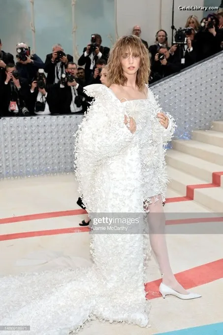 Maya Hawke photo 17 of 851