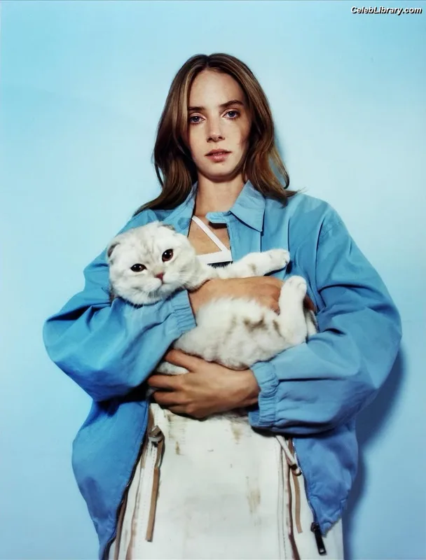 Maya Hawke photo 21 of 851