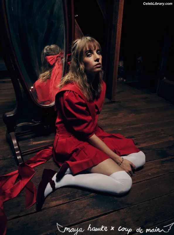 Maya Hawke photo 10 of 851