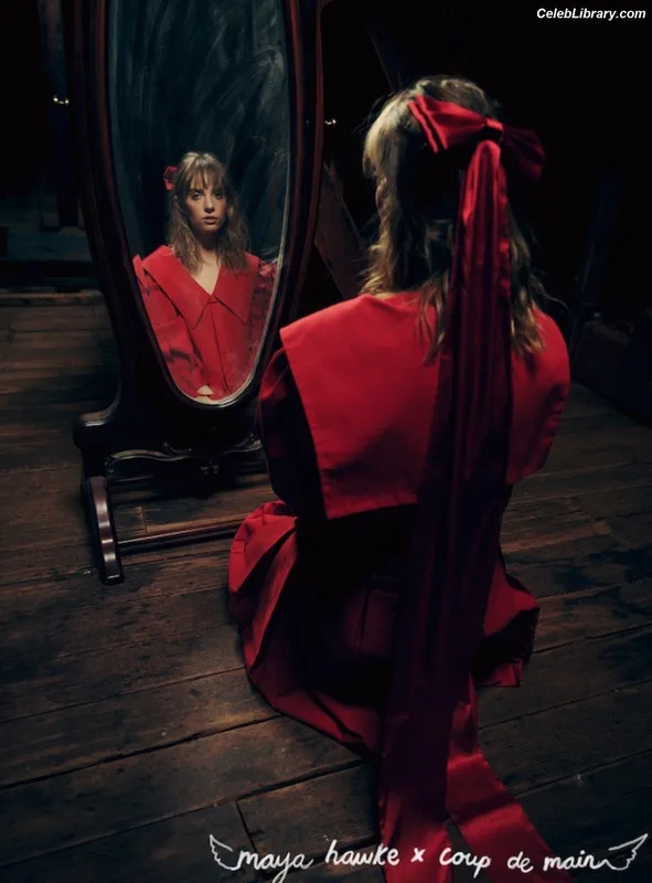 Maya Hawke photo 11 of 851