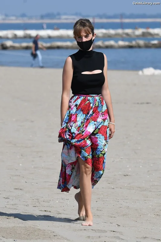 Maya Hawke photo 16 of 851