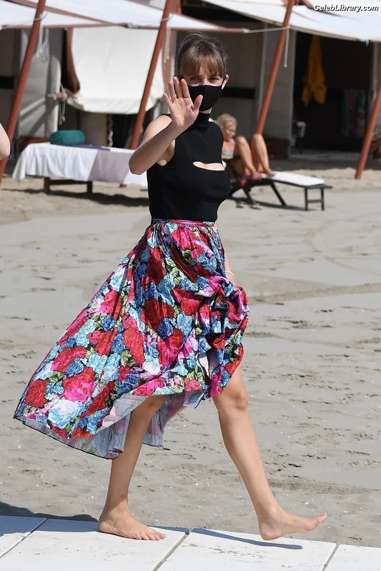 Maya Hawke photo 24 of 851