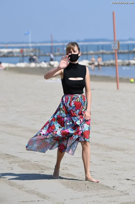 Maya Hawke photo 1 of 851