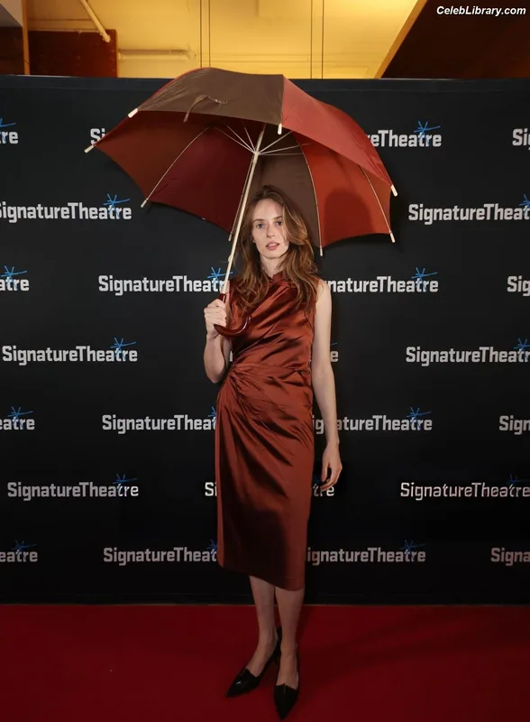Maya Hawke photo 4 of 851