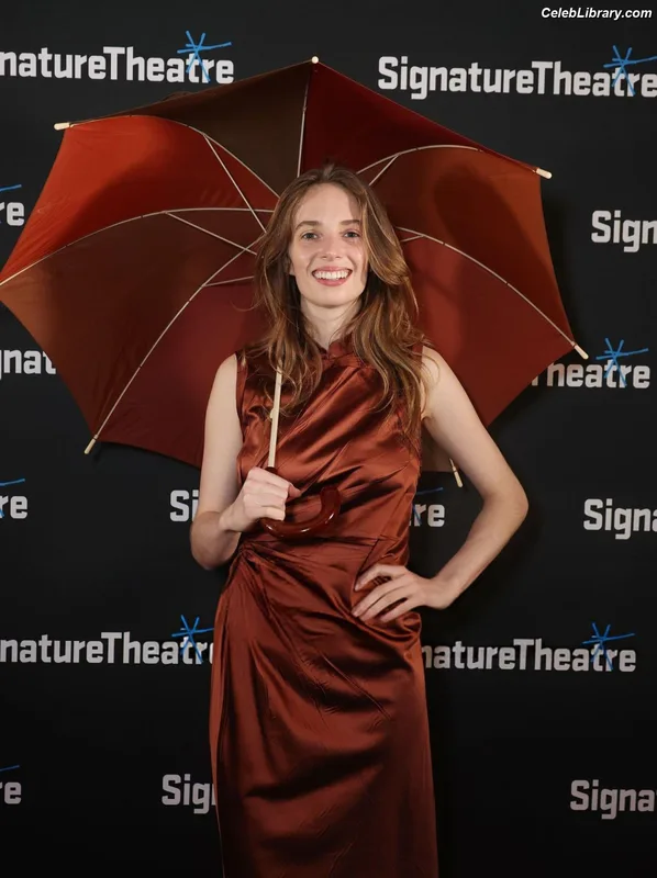 Maya Hawke photo 5 of 851
