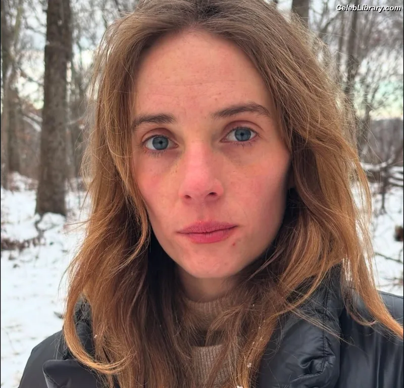 Maya Hawke photo 8 of 851