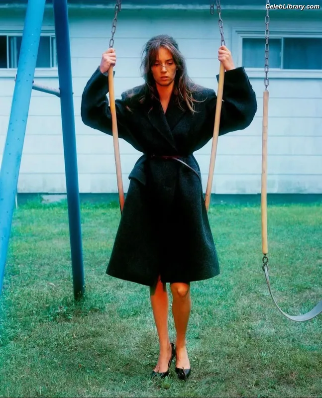 Maya Hawke photo 10 of 851