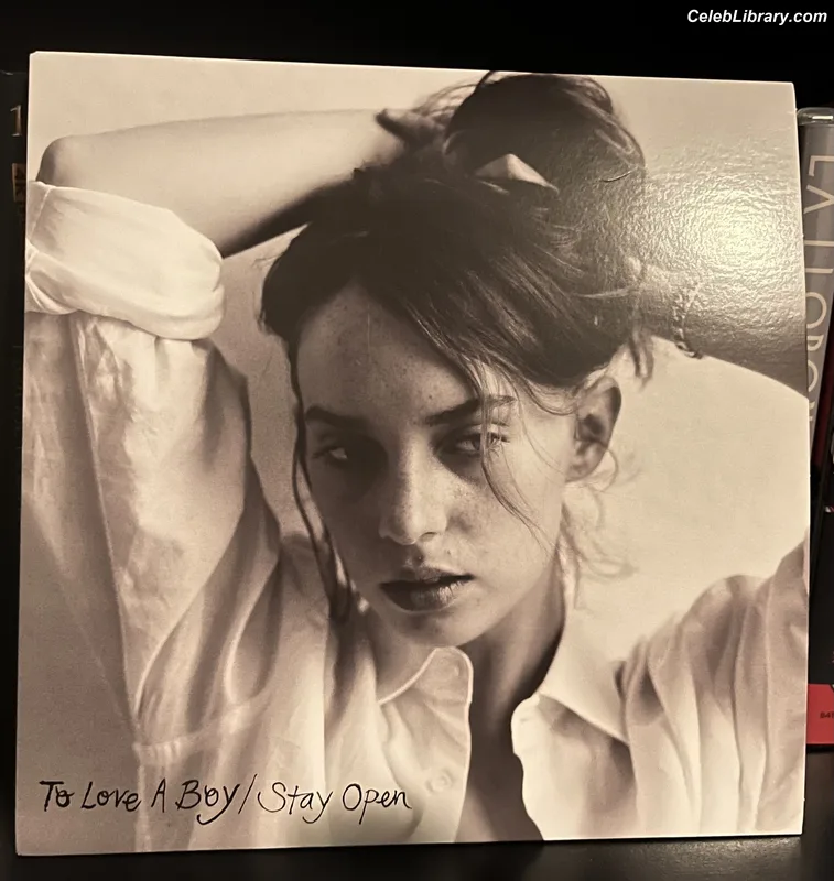Maya Hawke photo 11 of 851