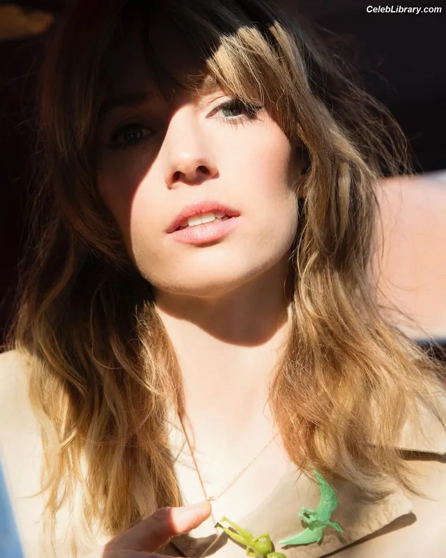 Maya Hawke photo 21 of 851