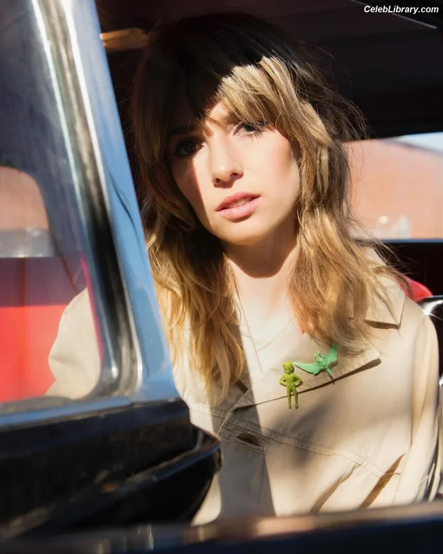 Maya Hawke photo 23 of 851