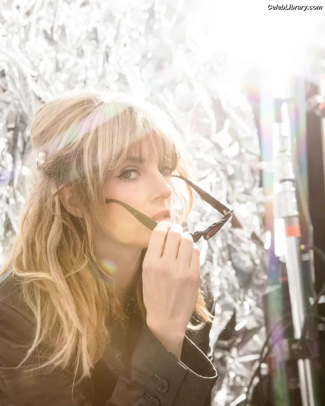 Maya Hawke photo 18 of 851