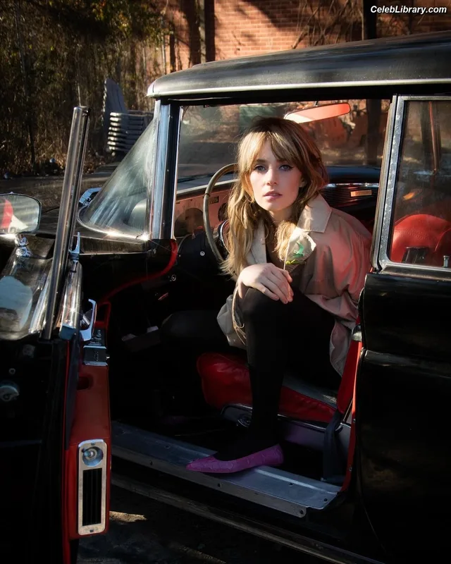 Maya Hawke photo 19 of 851