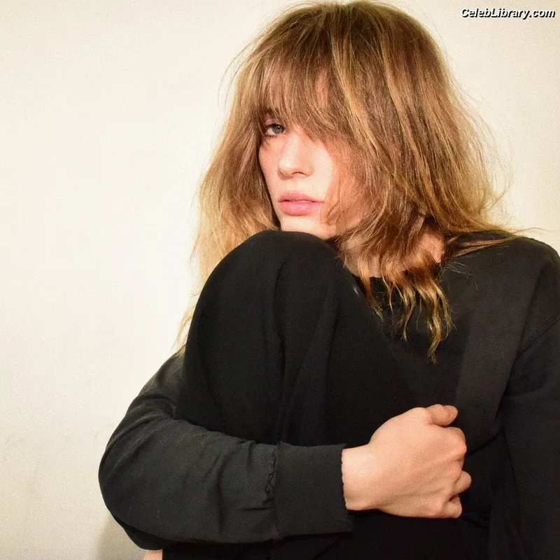 Maya Hawke photo 14 of 851