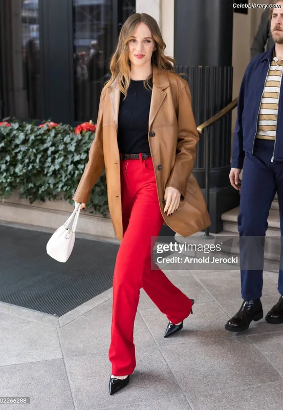 Maya Hawke photo 22 of 851
