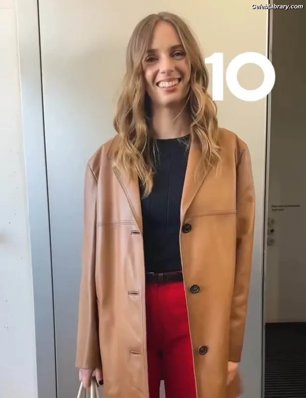 Maya Hawke photo 1 of 851