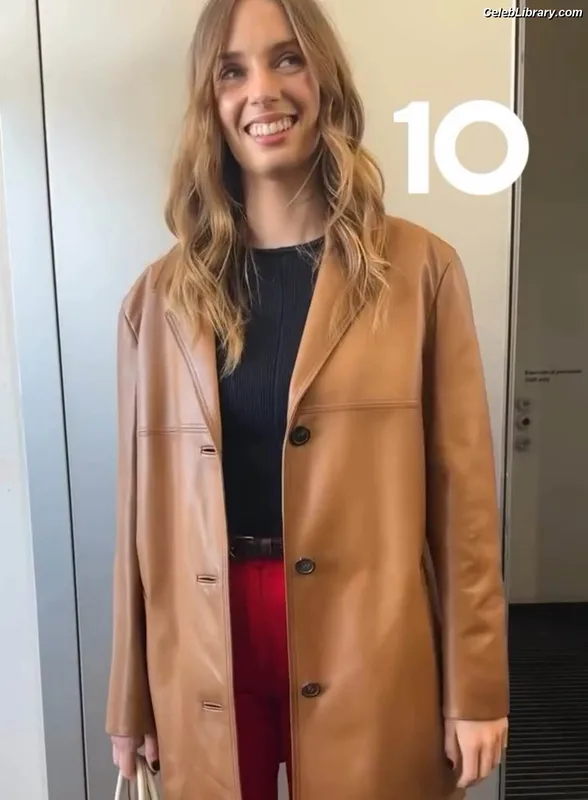 Maya Hawke photo 2 of 851