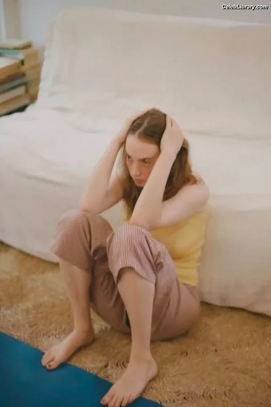 Maya Hawke photo 16 of 851