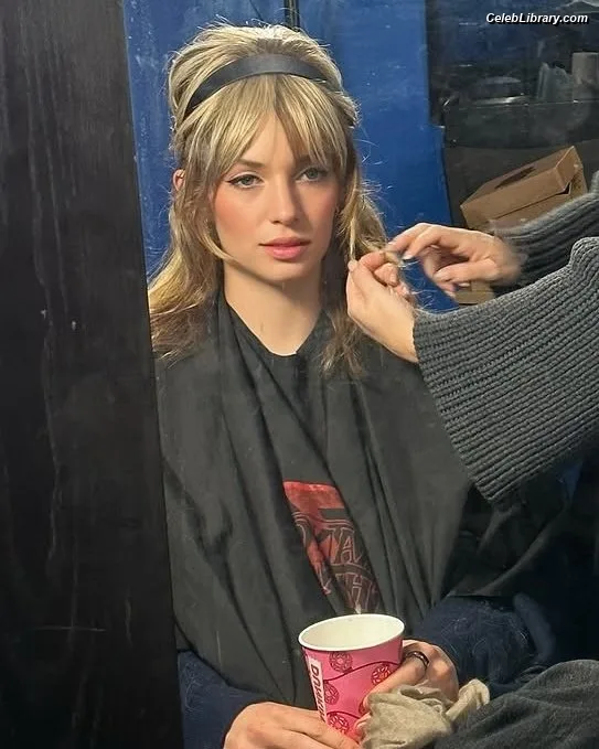 Maya Hawke photo 10 of 851
