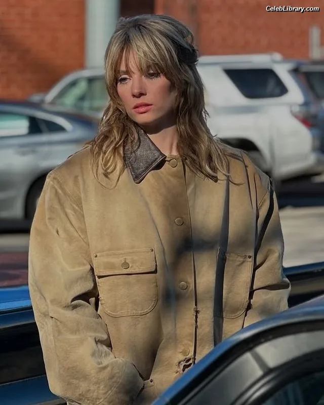 Maya Hawke photo 12 of 851