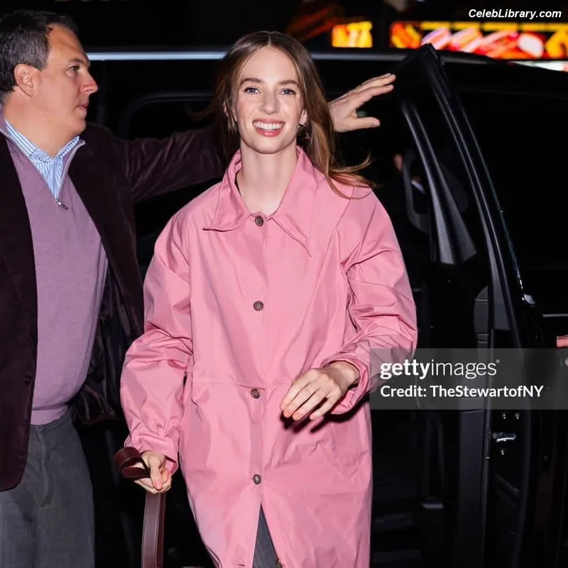 Maya Hawke photo 22 of 851