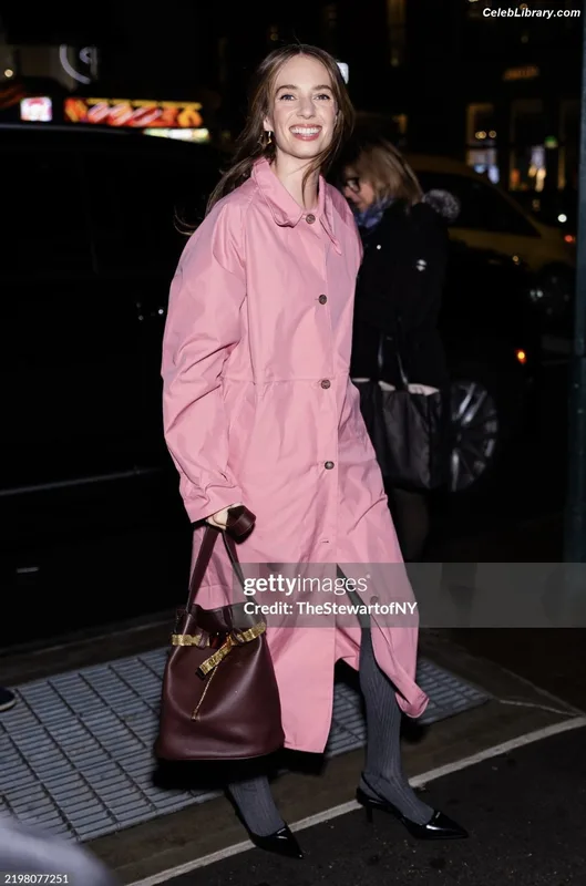 Maya Hawke photo 13 of 851