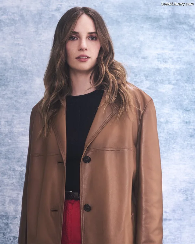 Maya Hawke photo 15 of 851