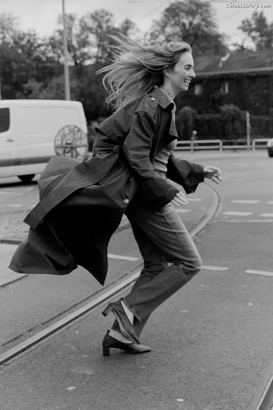 Maya Hawke photo 16 of 851