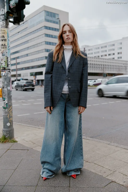Maya Hawke photo 17 of 851