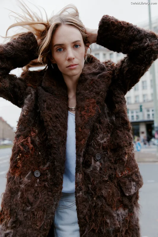 Maya Hawke photo 12 of 851