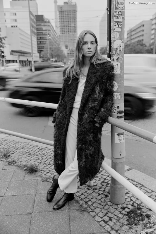 Maya Hawke photo 24 of 851