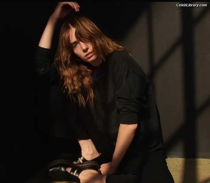 Maya Hawke photo 1 of 851