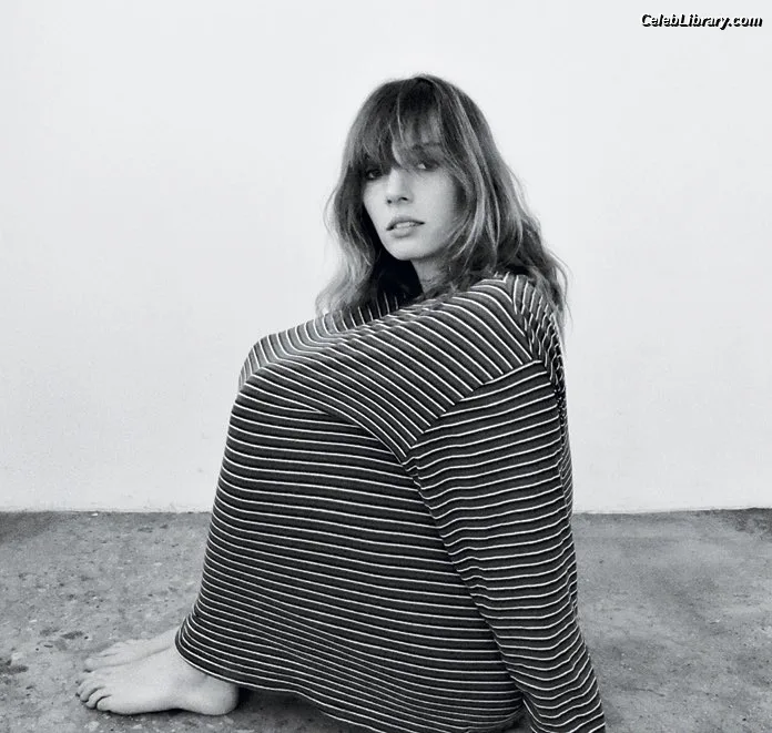 Maya Hawke photo 2 of 851