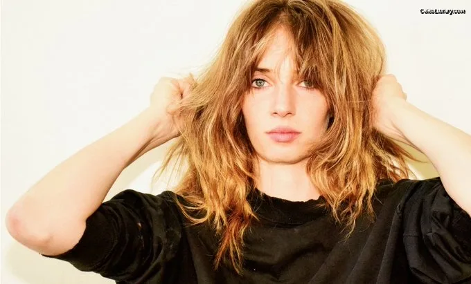 Maya Hawke photo 22 of 851