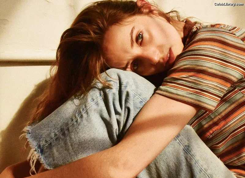 Maya Hawke photo 23 of 851