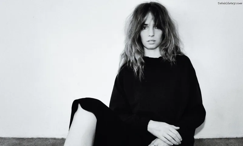 Maya Hawke photo 20 of 851